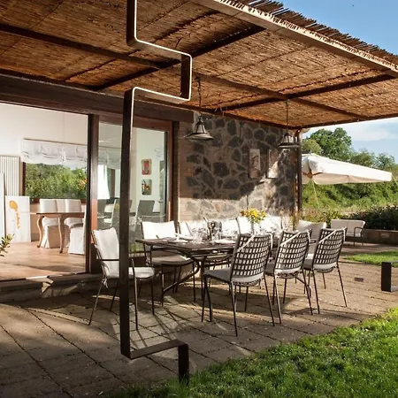 Sleeps 10 Pool Air Con Wifi Porano